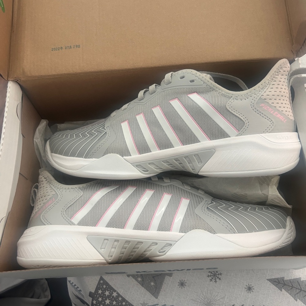 K-Swiss Gray and Light Pink Women's Athletic Sneakers